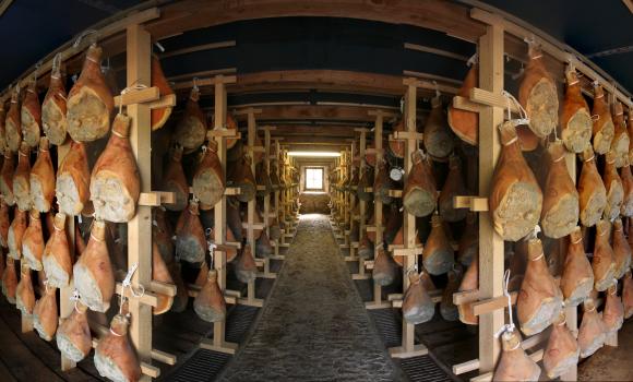 Discover the Prosciutto dell’Alpe Piora on the alp