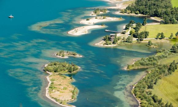 Lorelei bathing islands by the Reuss Delta