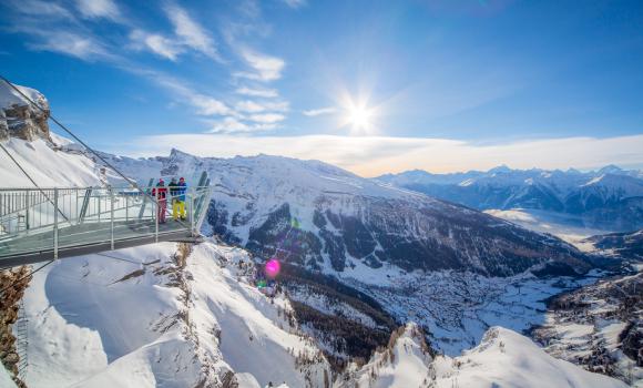 Winter hiking and bathing in the mountains