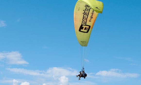 Paragliding in the Ticino