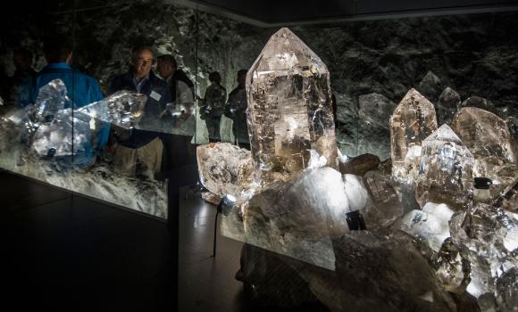 Giant crystals in the Gotthard fortress