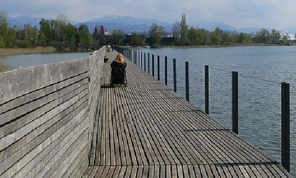 Holzbrücke Seedamm-Weg