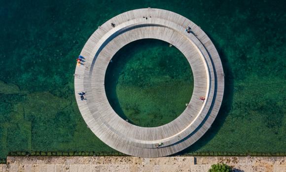 A beach right in the heart of Geneva