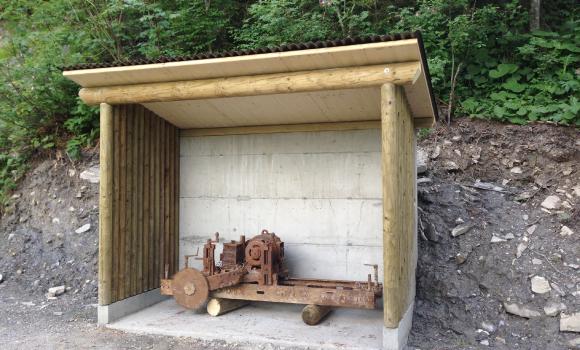 Hiking to the slate quarry