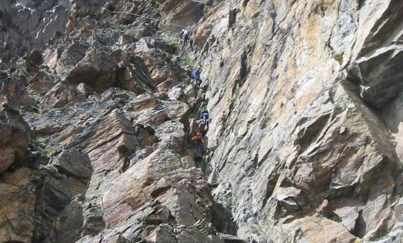 Jägihorn via ferrata - the sensation of the peaks, facing the giant mountains