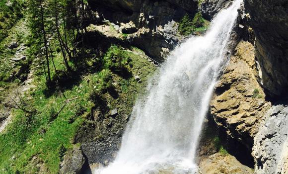 Refreshing hike to the Sprutz waterfall