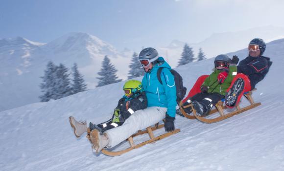 Divertimento con lo slittino sulla Tschentenalp