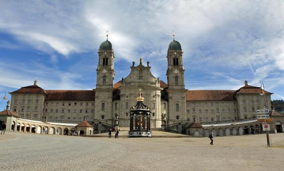 Abbazia benedettina con la Madonna Nera