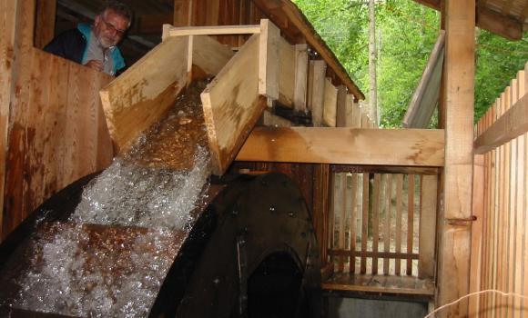 A Giswil l’acqua sega il legno