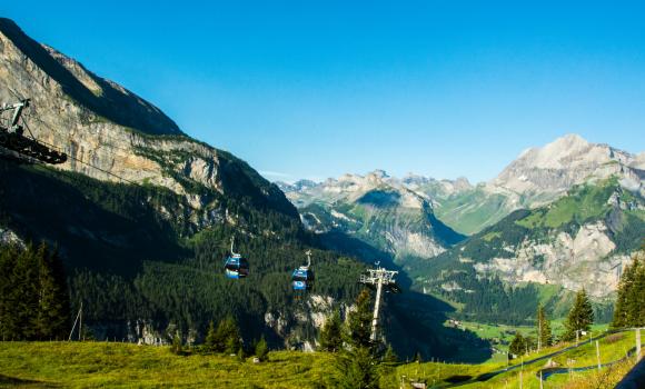 Cabinovia per il Lago di Oeschinen