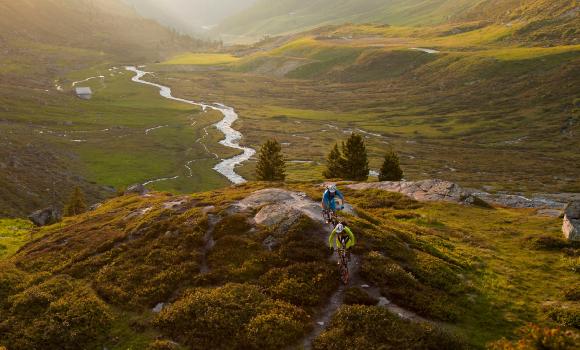 Dopo il lavoro, la mountain bike: ogni venerdì alla Flüelatal con il servizio navetta