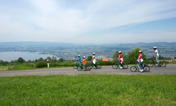 Trottinettes à louer sur le Zugerberg