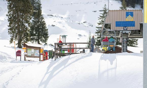 A pleine vitesse sur la neige en kart électrique