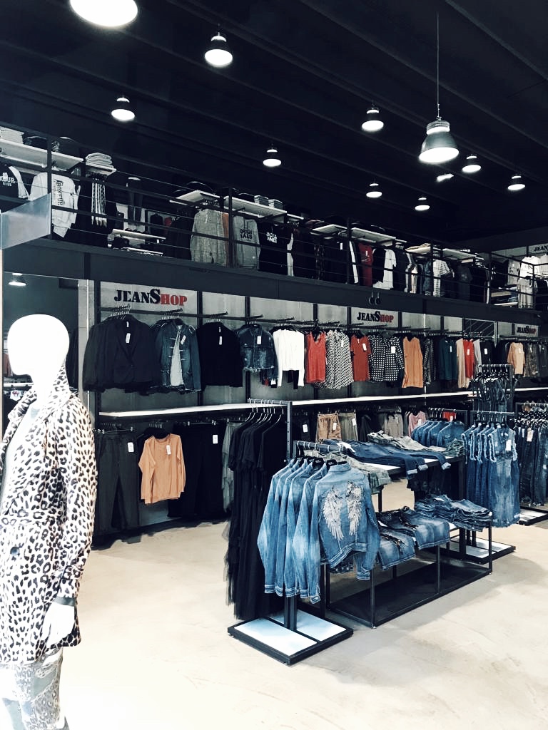 Jeans Shop, Abbigliamento uomo a Arbedo - search.ch